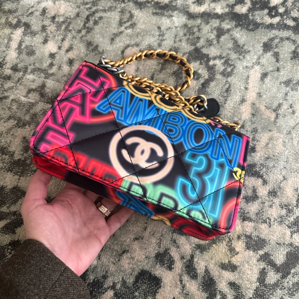Beautiful new multi color bag with silver and gold chain - Picture 10 of 12